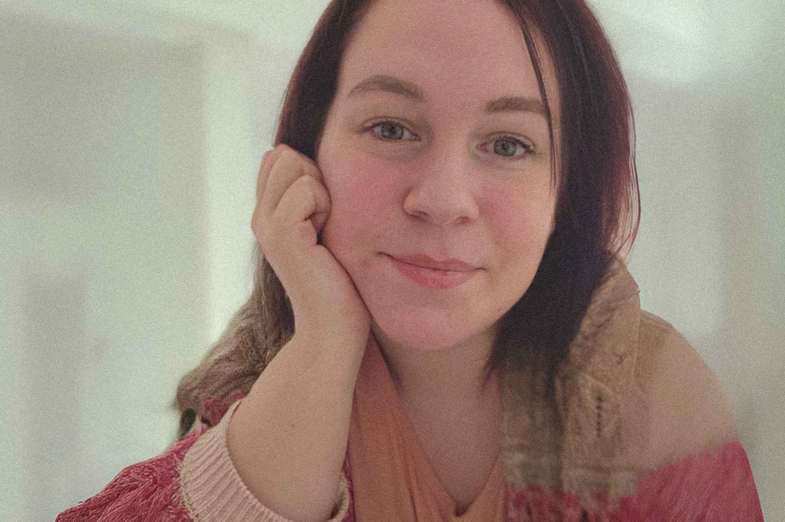 Selbstständigkeit als Mama Porträt von Sabine, Gründerin und Webdesignerin, die mit ihrer Selbstständigkeit als Mama zeigt, wie Erfolg auch in Teilzeit funktioniert.