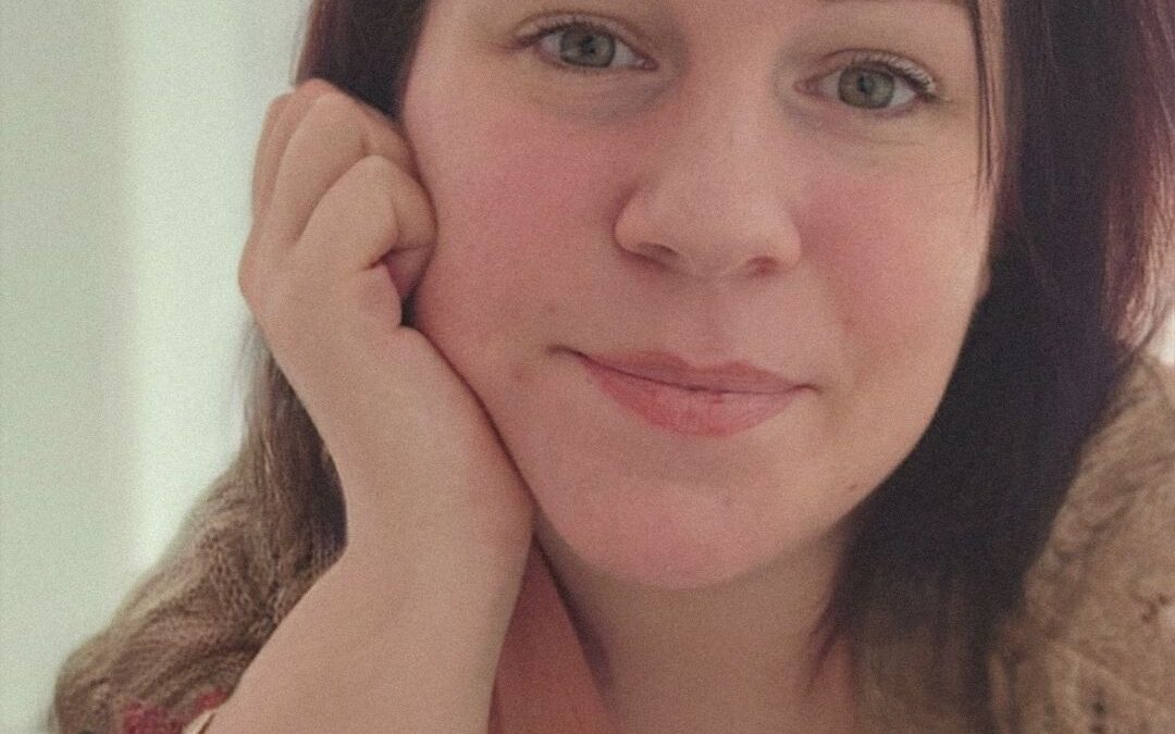 Ich bin Sabine – und das hier ist kein klassisches „Über mich“. (Aber du wirst dich trotzdem wiederfinden.)