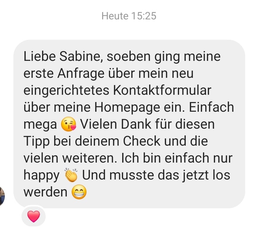 Wie kann ich die Sichtbarkeit meiner Website verbessern3 Kundenfeedback als Screenshot: Eine Selbstständige bedankt sich für den Website-Check und freut sich über ihre erste Anfrage über das Kontaktformular – ein direkter Erfolgsschritt auf die Frage: Wie kann ich die Sichtbarkeit meiner Website verbessern?
